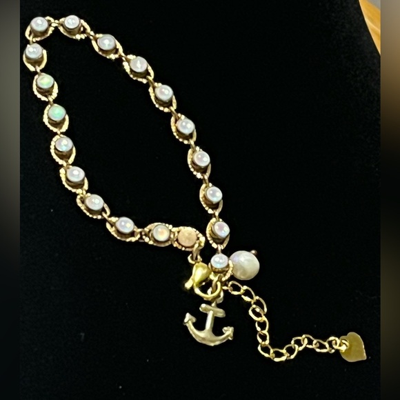 Elegant Gold-Tone and Pearl Anchor Bracelet - Picture 1 of 5